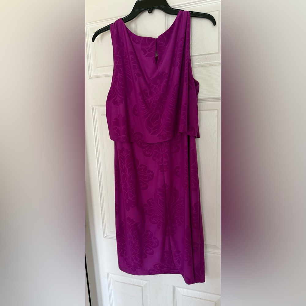 Dress Women’s magenta dress size 14 with patterned design